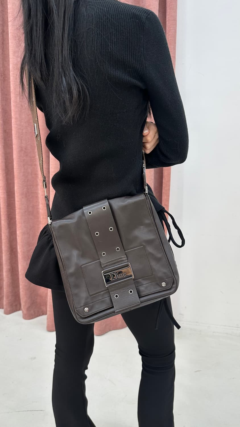 [A 정품] 디올 스트릿 시크 크로스백 상품이미지1