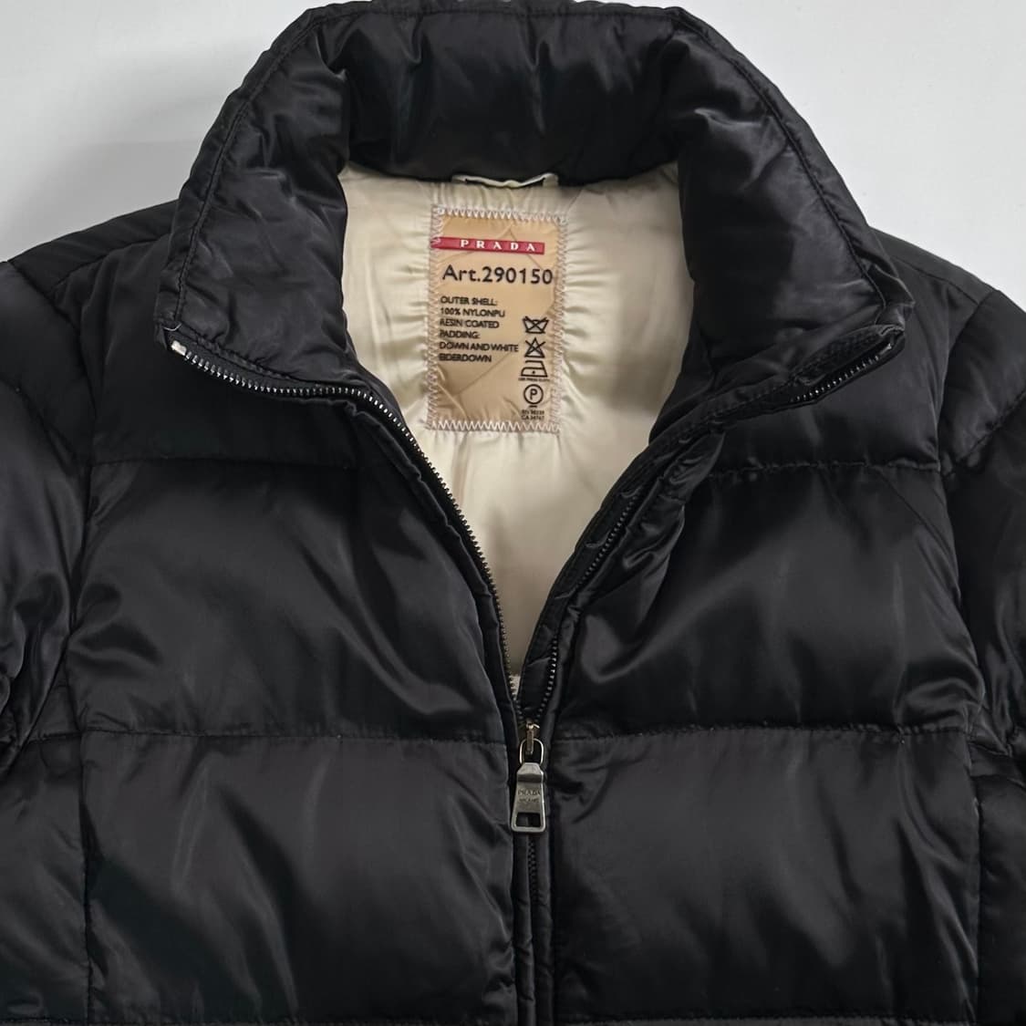 프라다 삼각로고 블랙 다운 패딩 상품이미지3