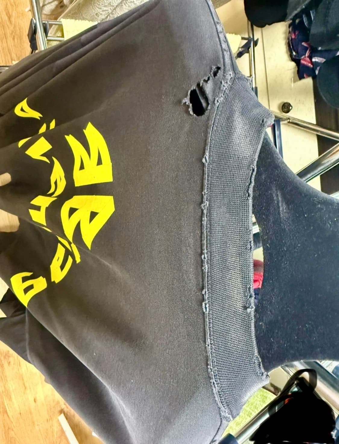 발렌시아가 테이프 타입 롱슬리브 팝니다. 상품이미지4