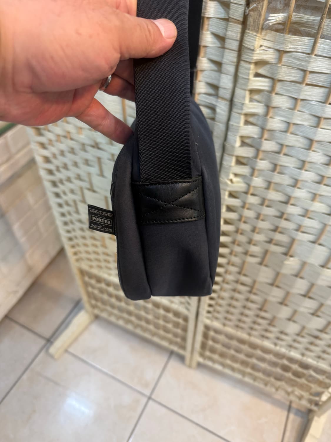 정품 요시다포터 라운드 미니 크로스백 팝니다 상품이미지4