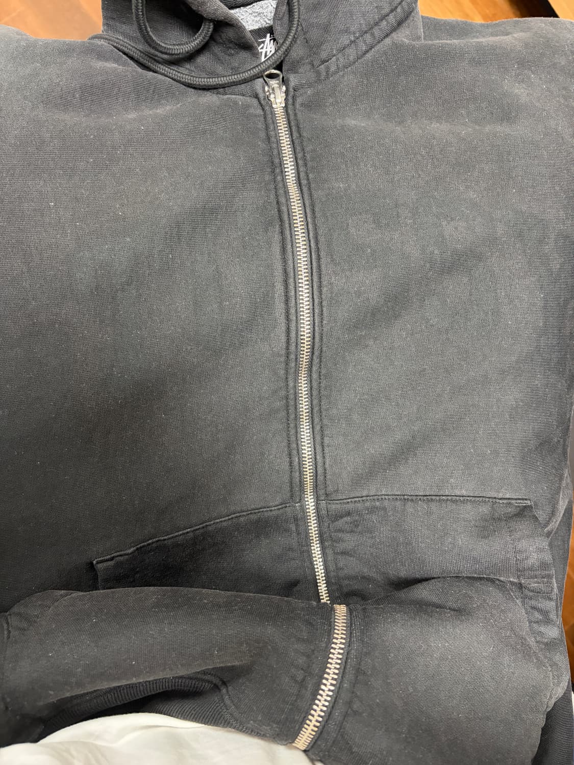 스투시 페이디드 그래픽 집 후드 워시드 블랙 상품이미지4