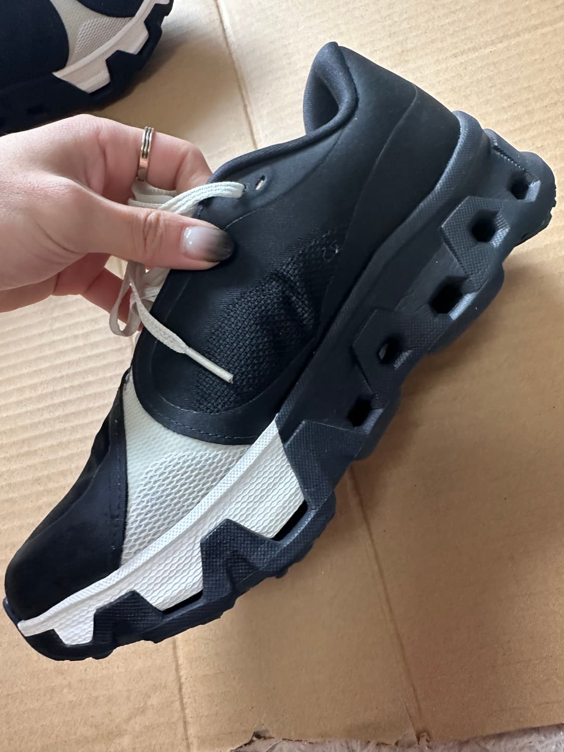 온 러닝 x 파프 클라우드몬스터 범고래 270 상품이미지4