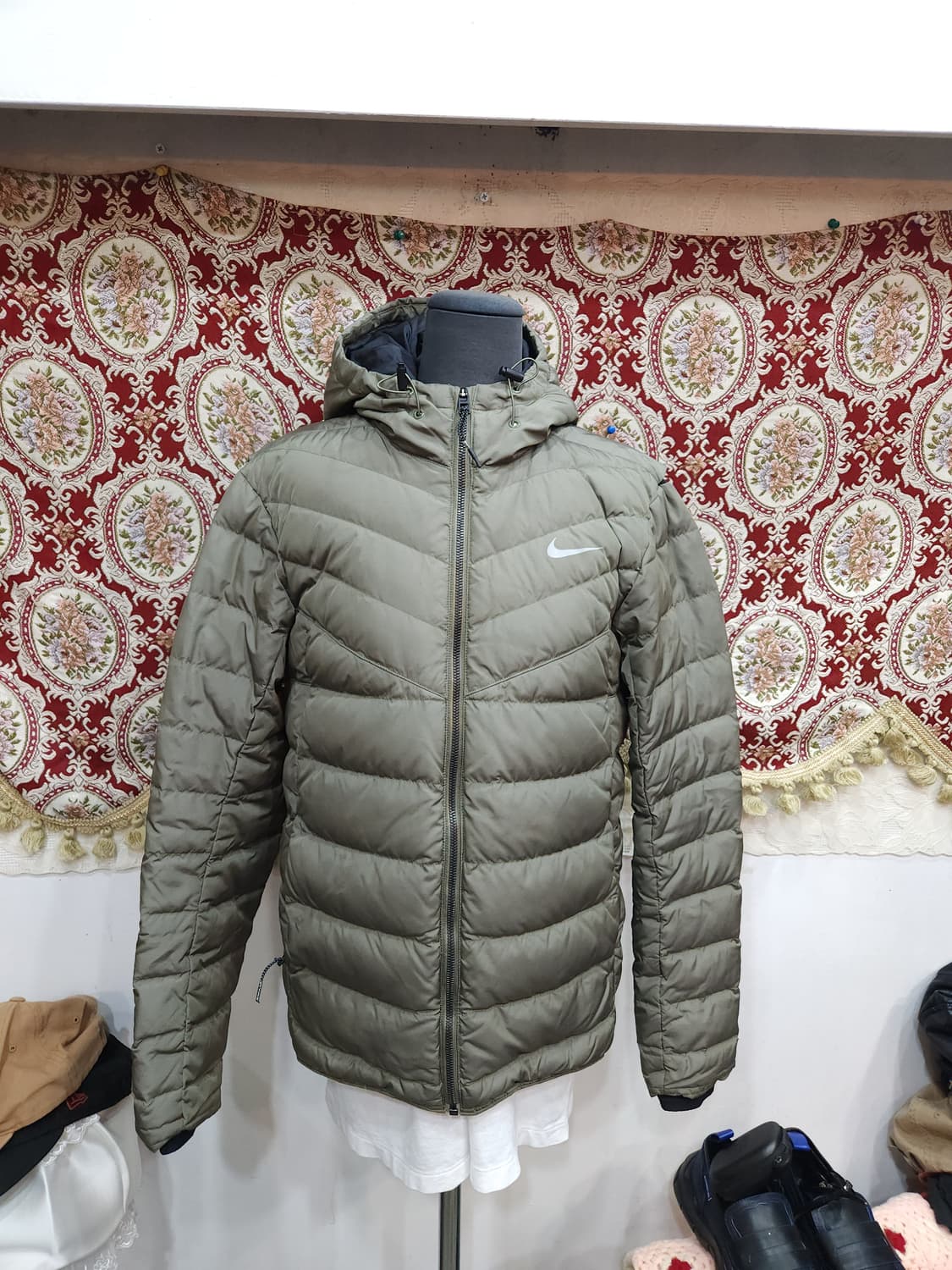 나이키 하이퍼 어댑트 구스 다운
​
 상품이미지1