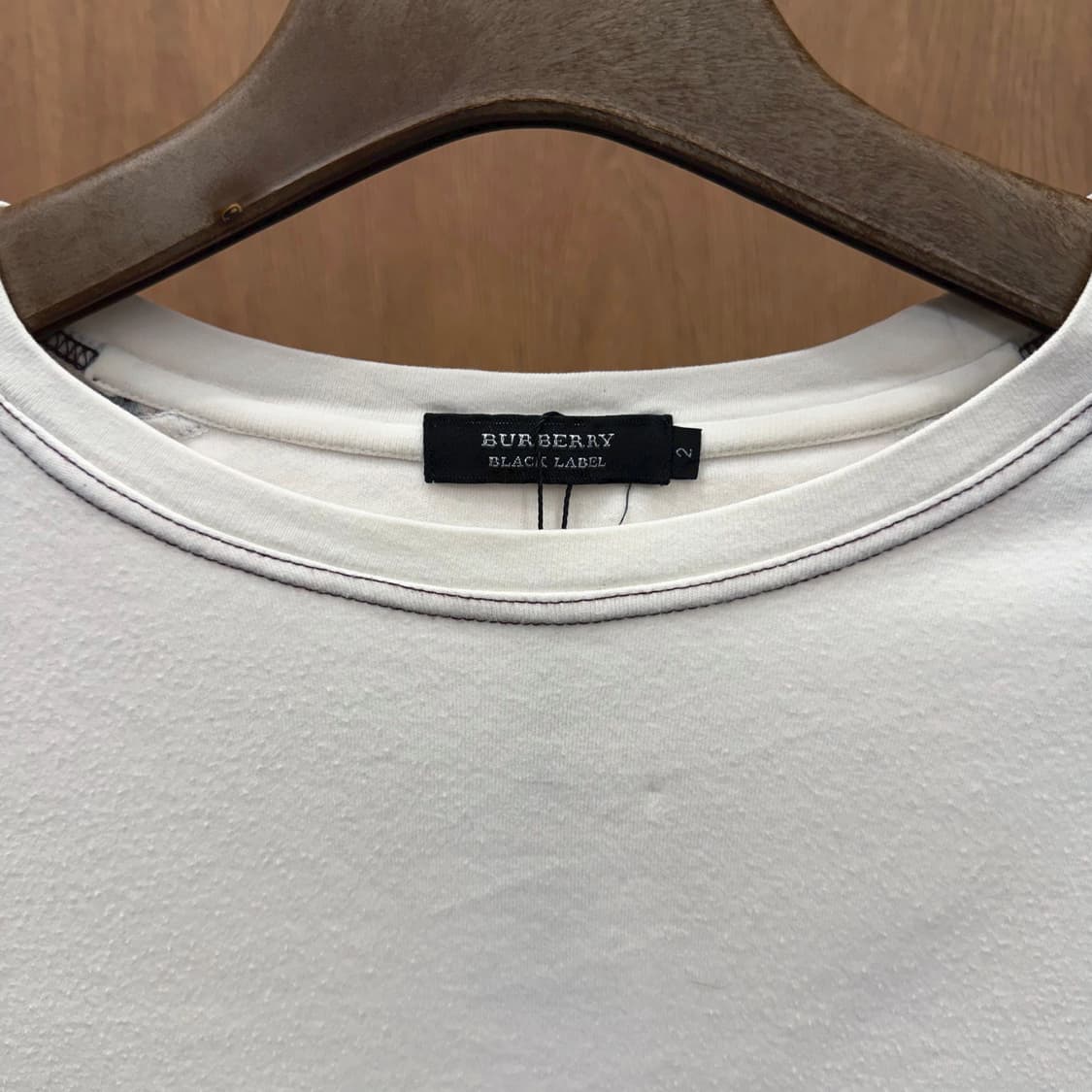 버버리 블랙 라벨 라운드넥 티셔츠 로고 자수 체크 배색 디테일 아이보리 상품이미지7