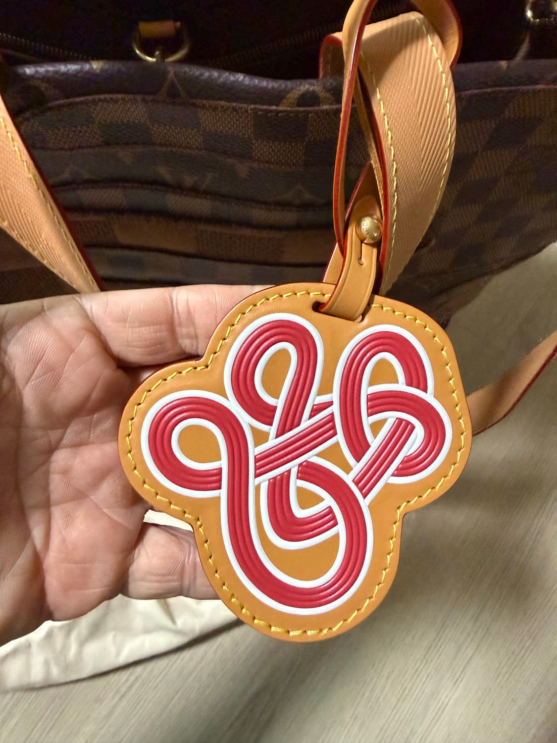 루이비통 쇼퍼 토트백 MM 브라운 / 퍼렐 니고 콜라보 상품이미지7