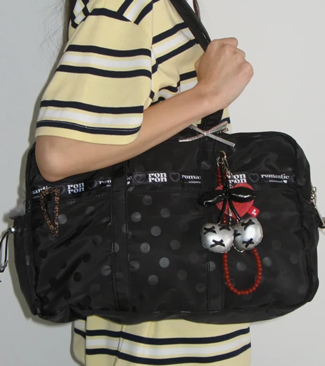 론론 더플백 블랙 도트 상품이미지1