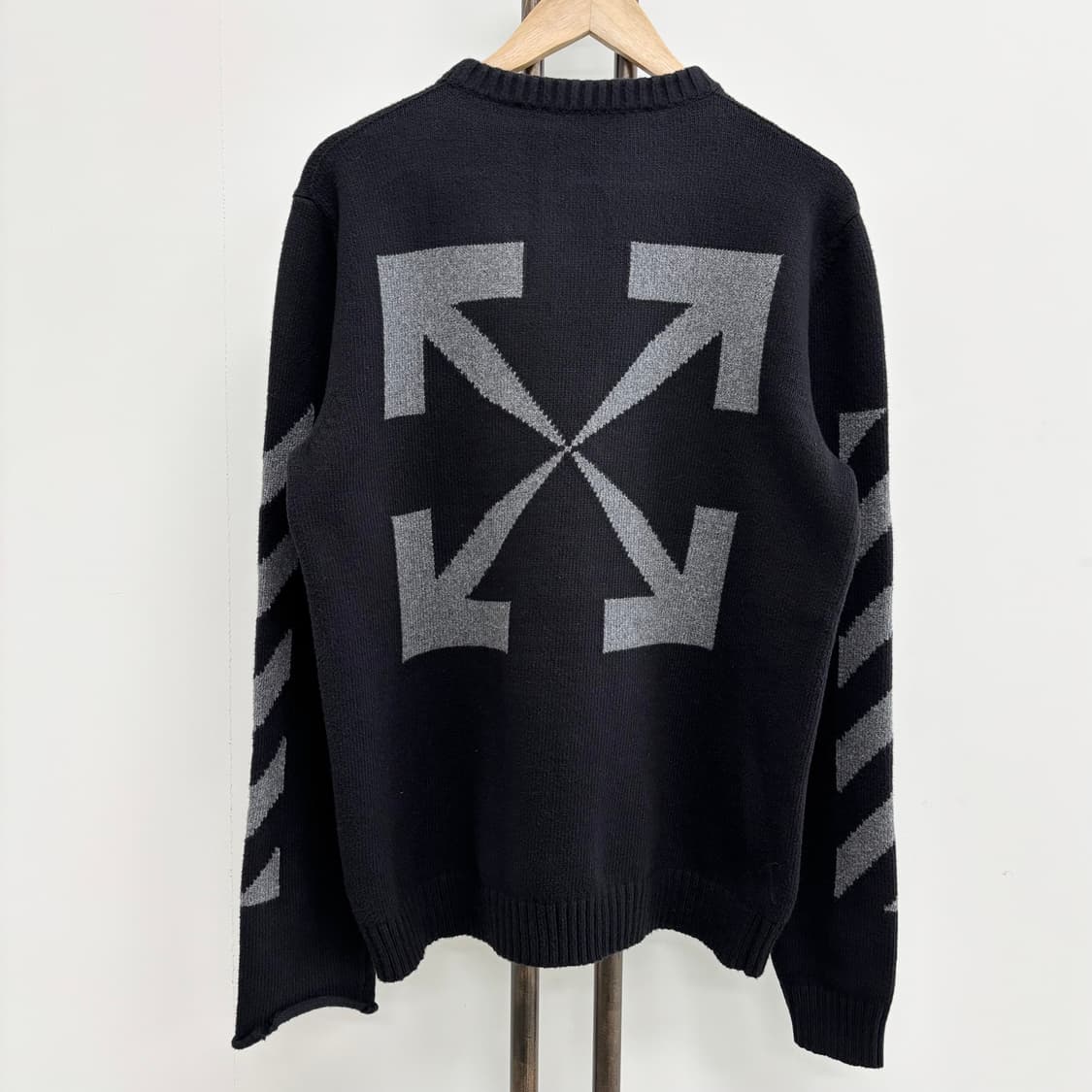 [XL]오프화이트 에로우 니트 상품이미지1