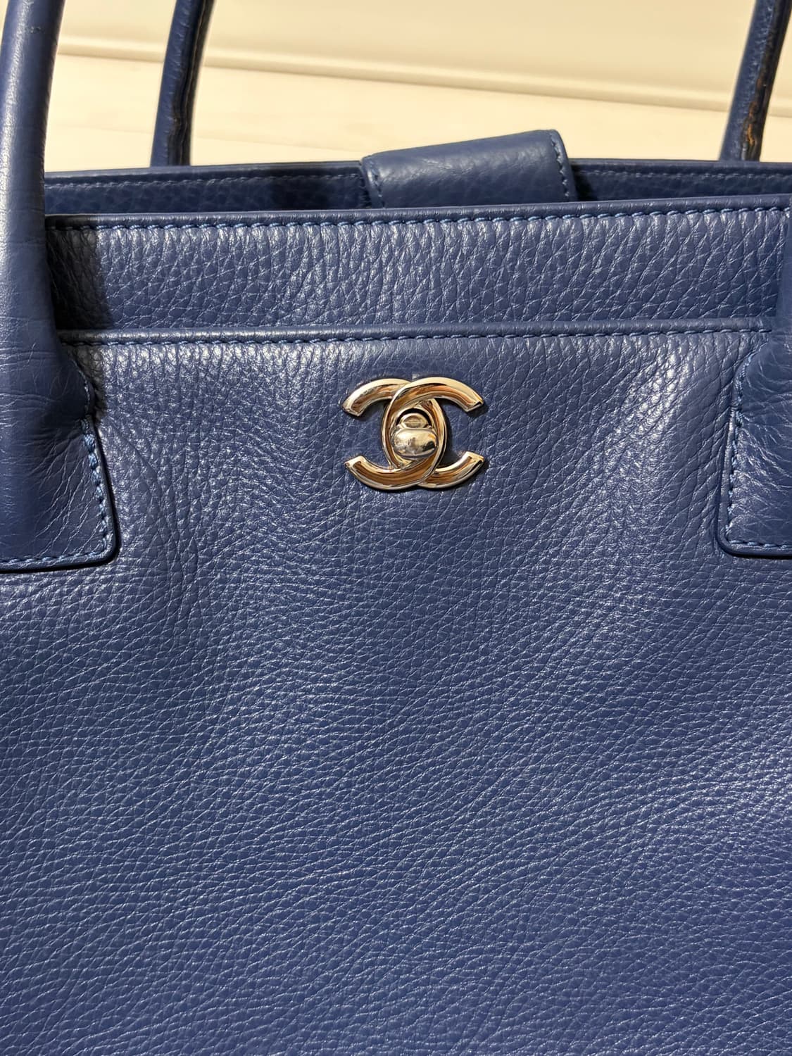 샤넬 서프백 네이비 은장 상품이미지4