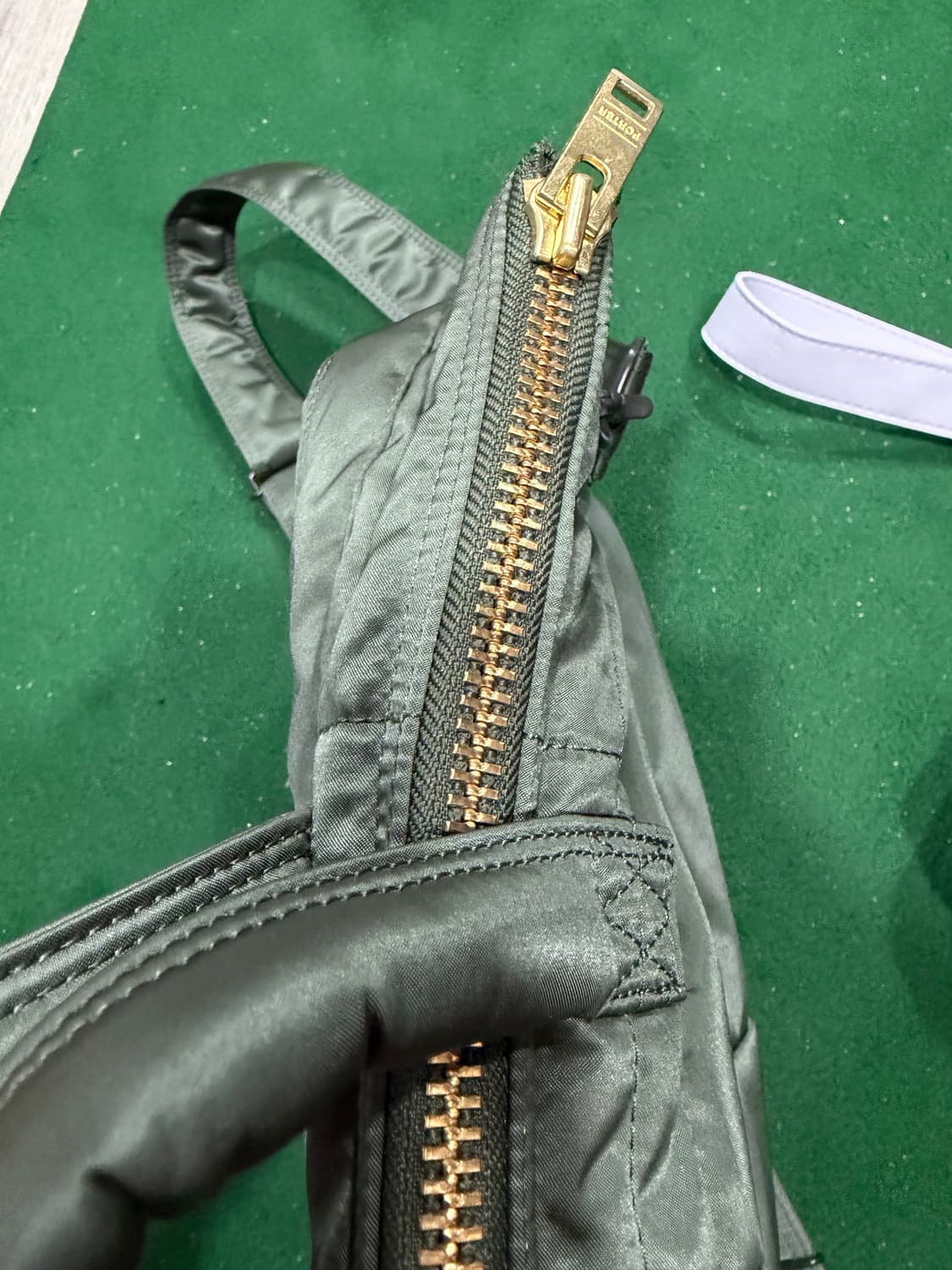 포터 율 뉴 탱커 숏 헬멧백 세이지그린 상품이미지3