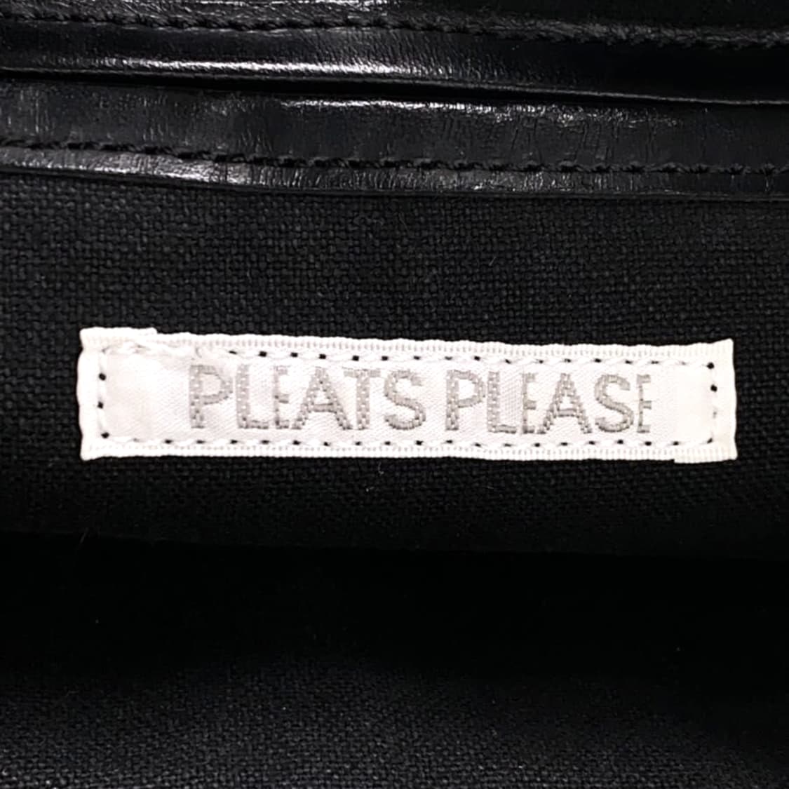 이세이미야케 플리츠 플리즈 닷패턴 컷아웃 토트백 상품이미지5