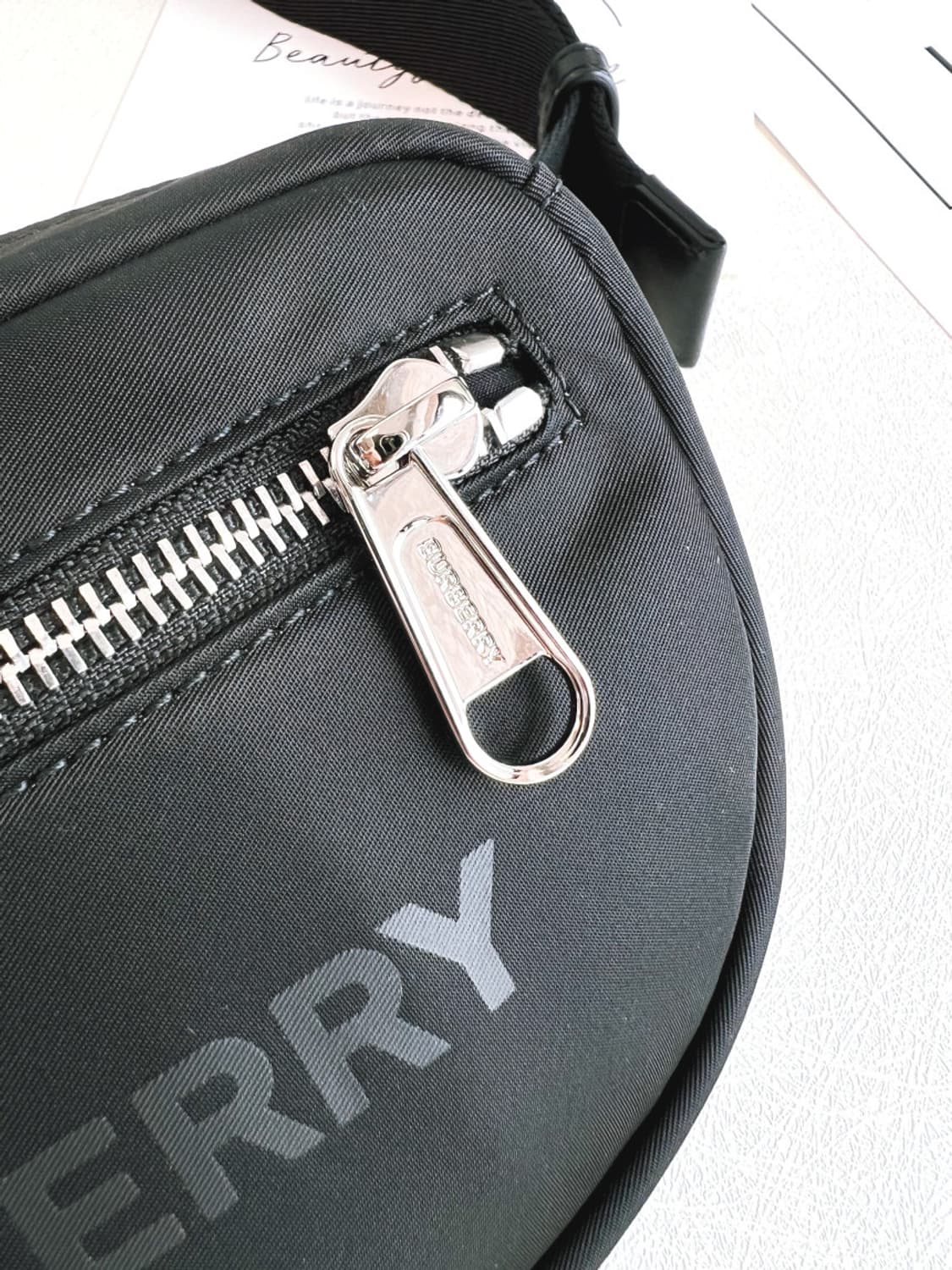 [새상품급] 버버리 캐논 나일론 벨트백 블랙 상품이미지6