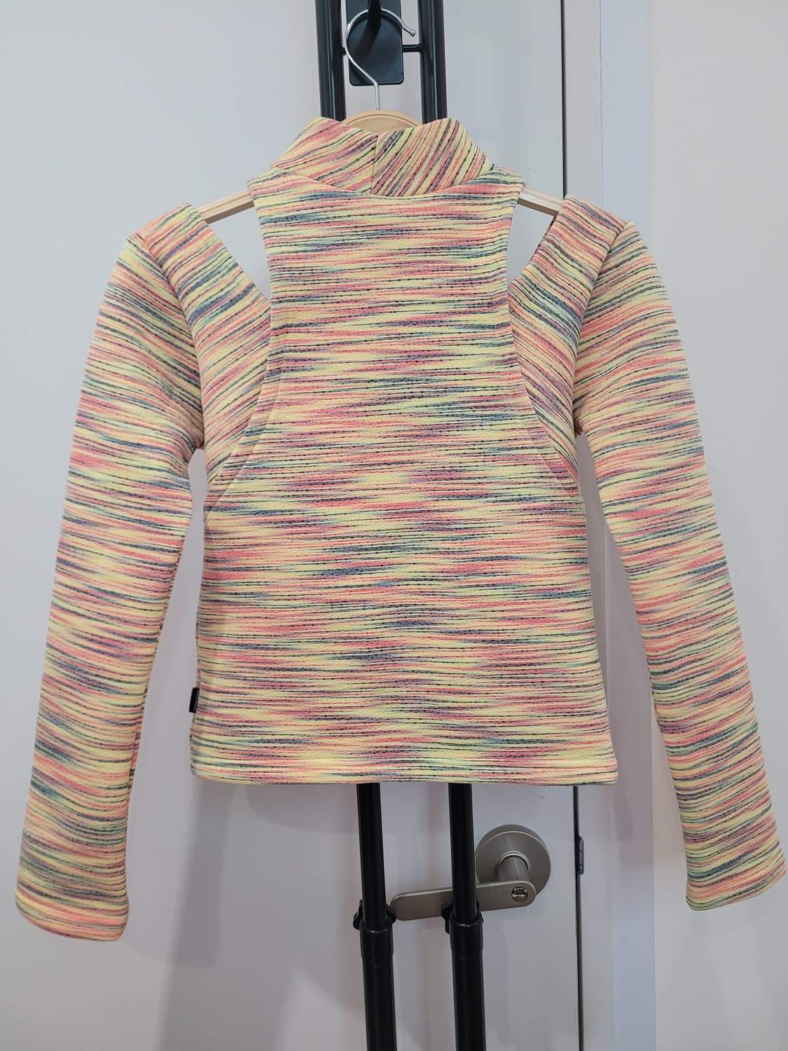 하이버넷 레인보우 더블 숄더 슬릿 하이넥 크롭 티셔츠 택달린새제품 상품이미지8