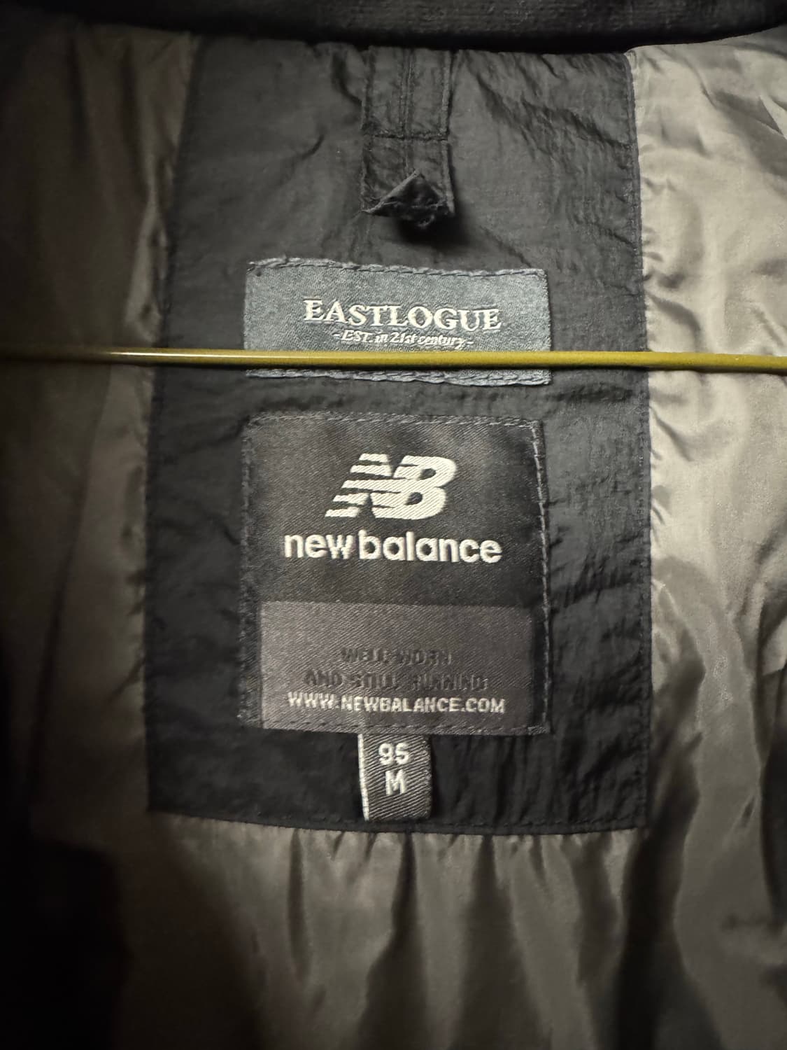 뉴발란스X 이스트로그 콜라보 패딩 상품이미지3