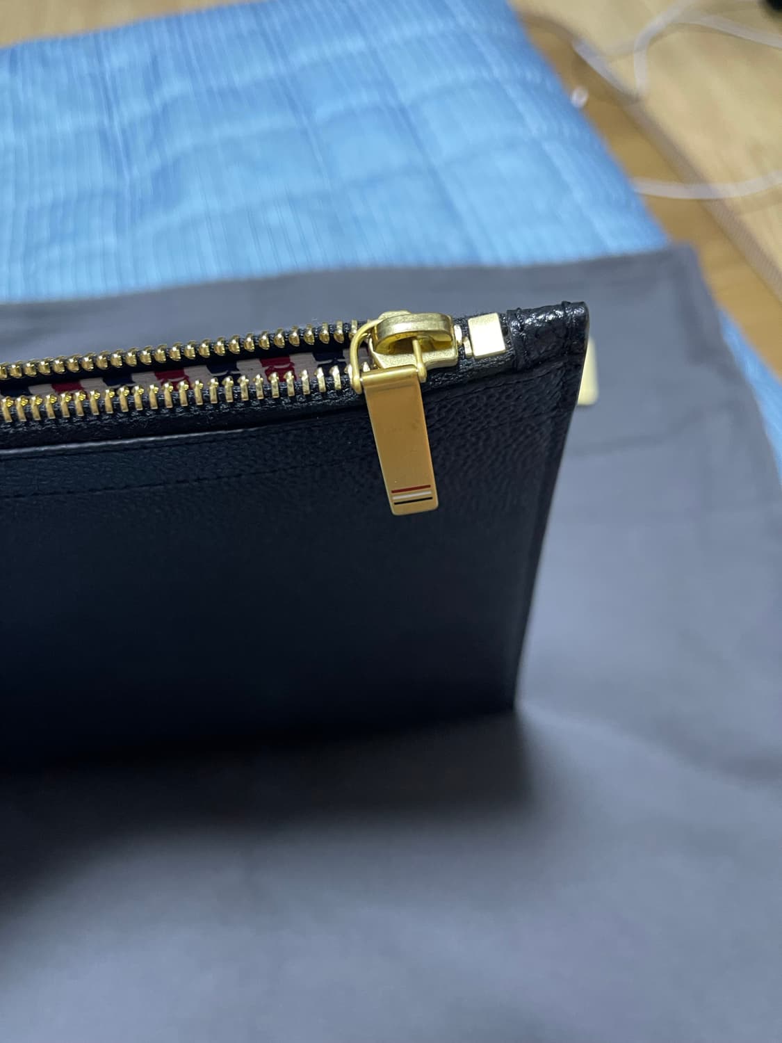 톰브라운 21 FW 클러치백 팝니다 상품이미지3