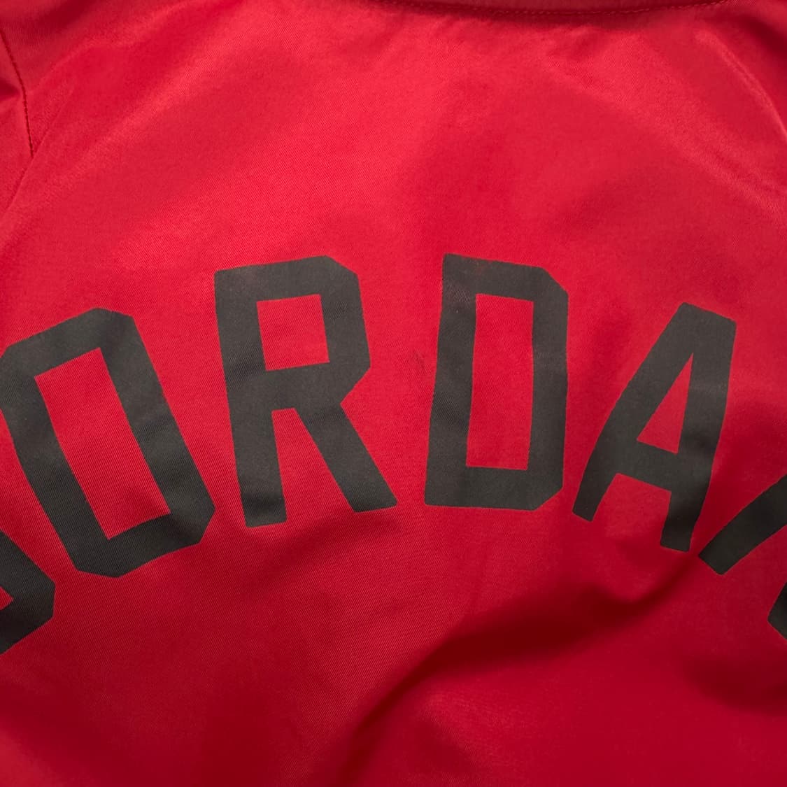 조던 키즈 바시티 봄버 자켓 후면 레터링 로고 포인트 레드 블랙 상품이미지10