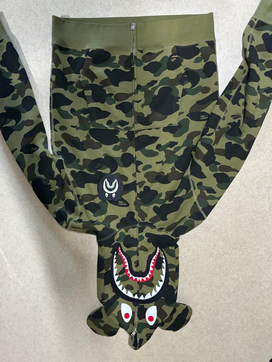 베이프 베어브릭 집업 상품이미지1