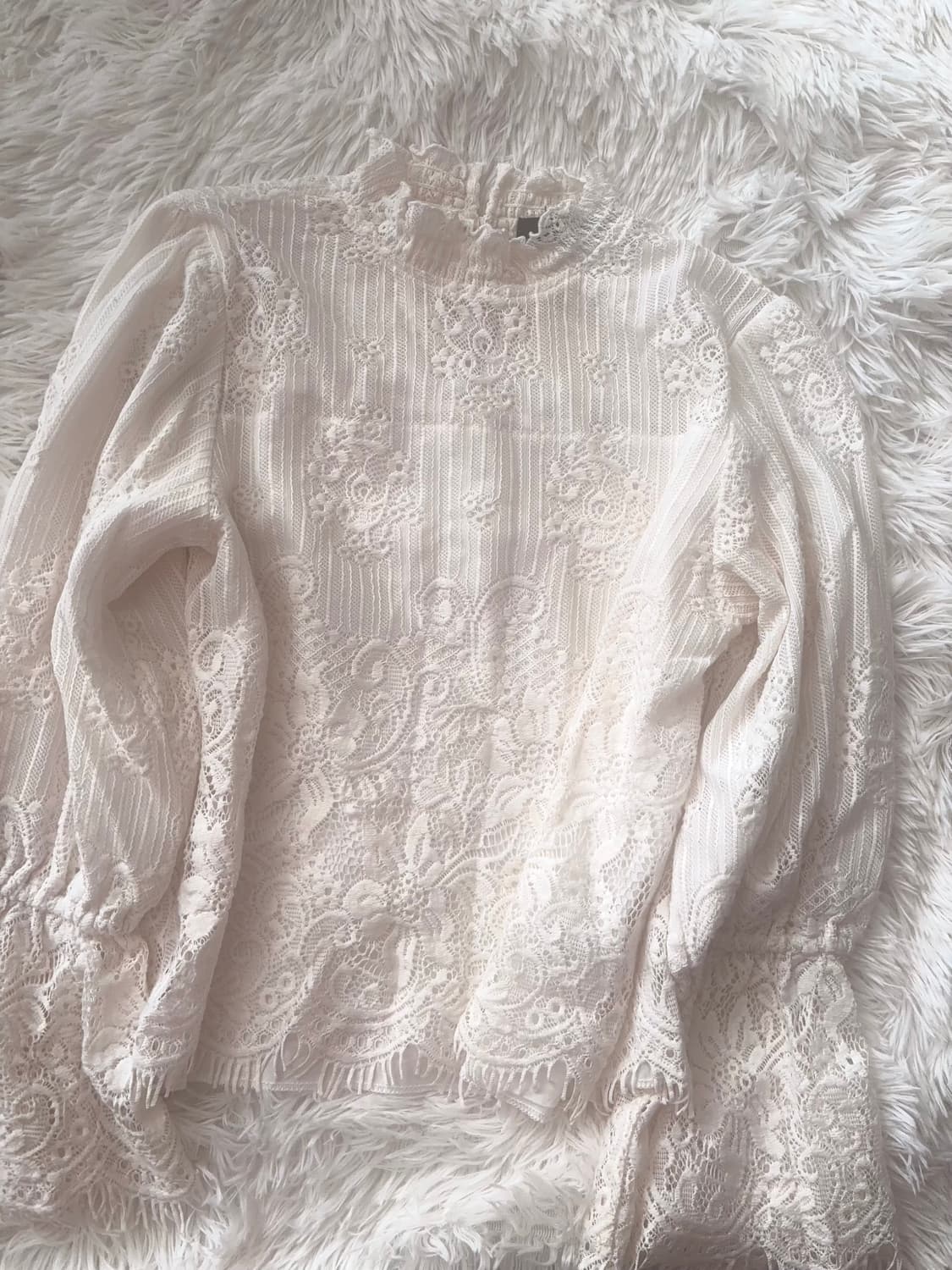 달천깔 스나계 화이트 레이스 프릴 블라우스 (착샷o) 상품이미지4