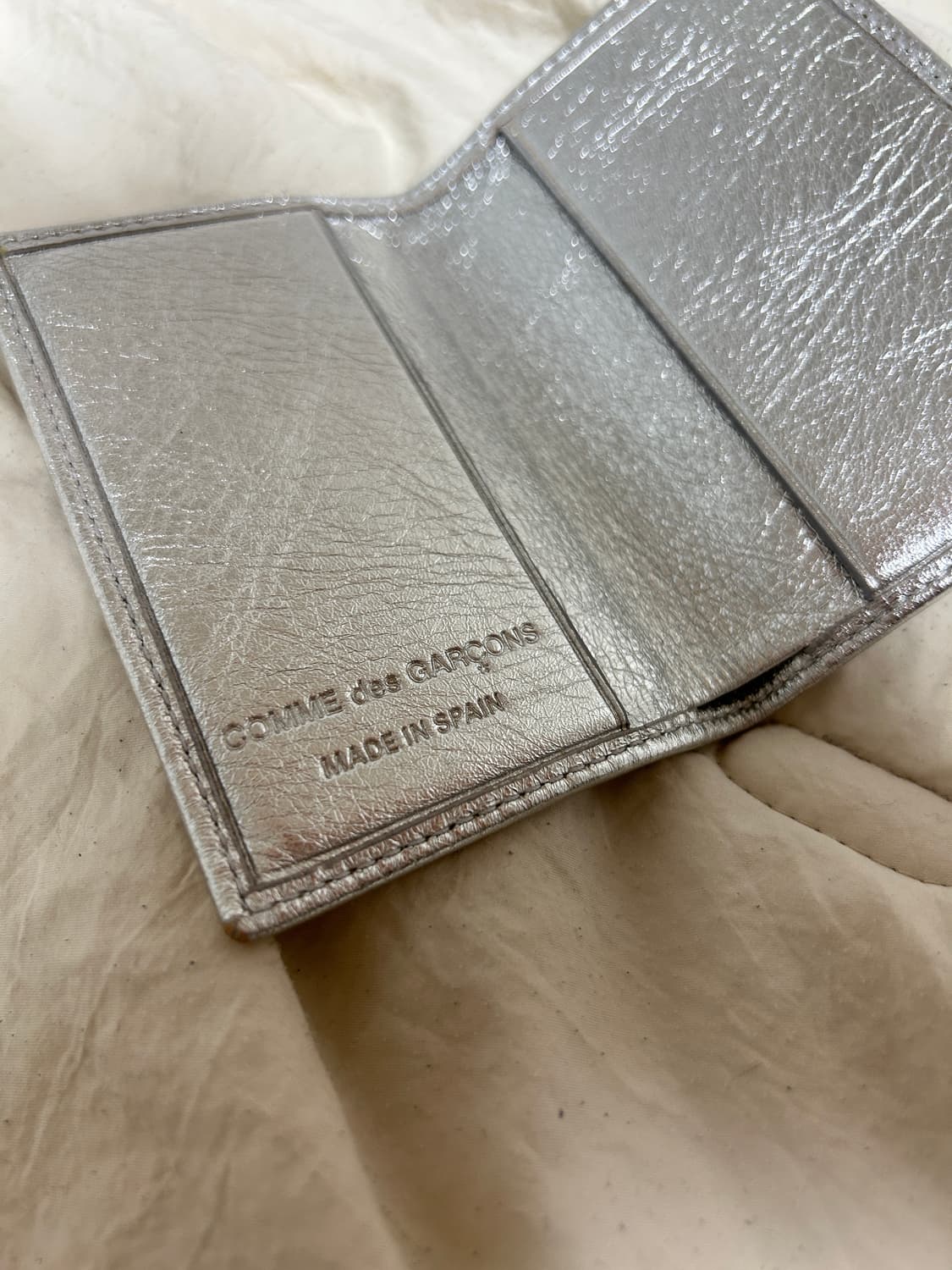 꼼데가르송 지갑 실버 상품이미지3
