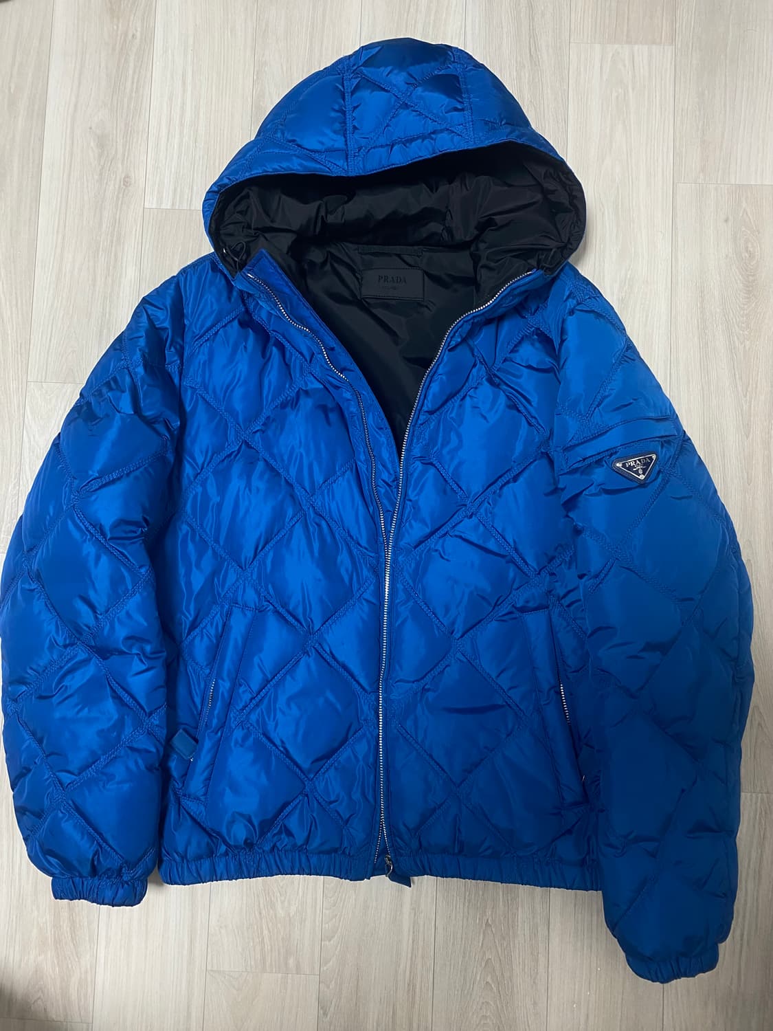 정품 프라다 패딩 경량패딩 상품이미지1