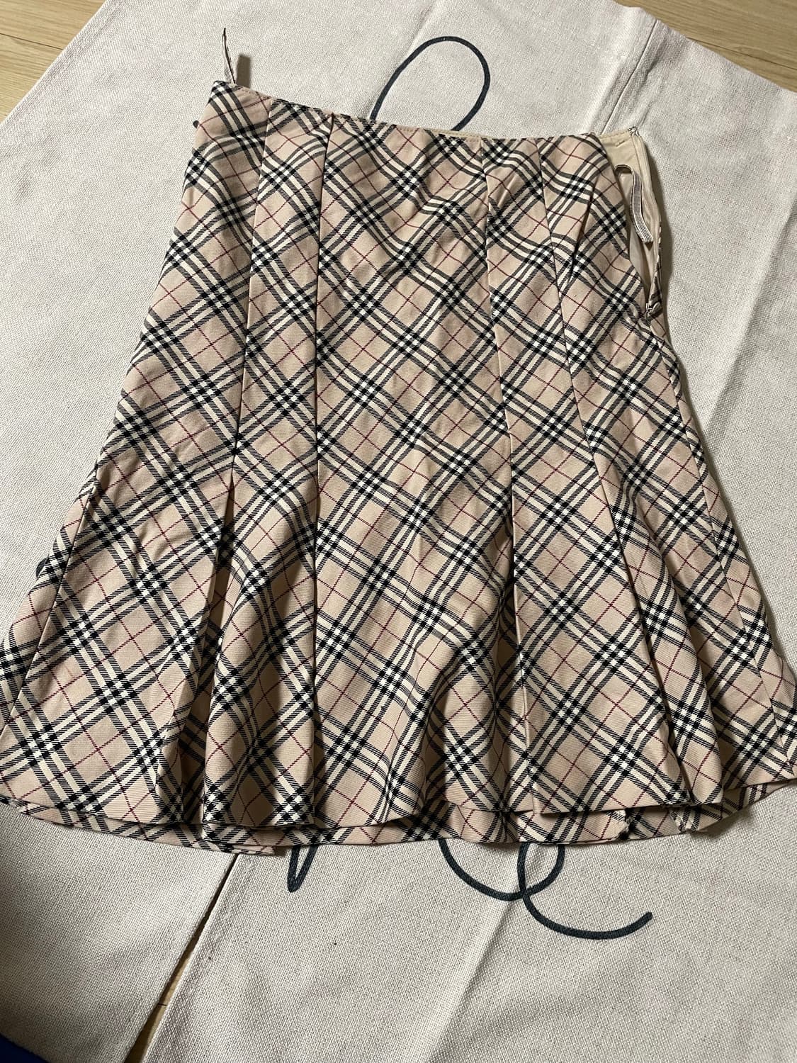 버버리 노바체크 미디스커트 (36) 상품이미지1