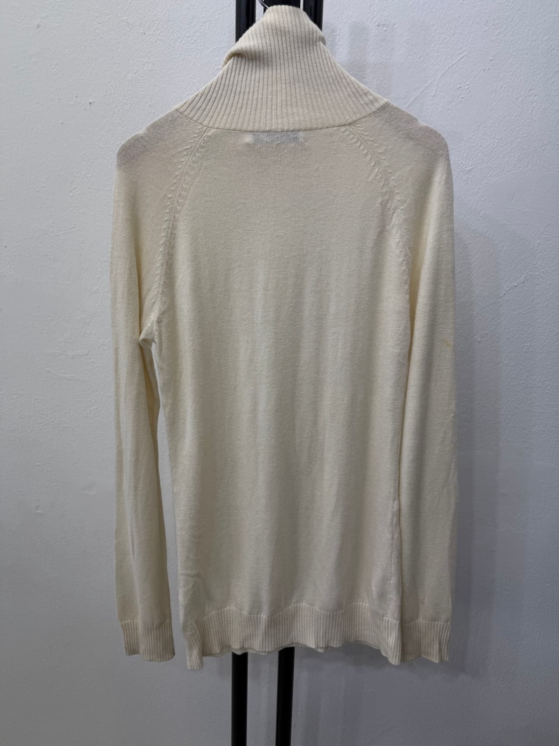 매장판정품) 피에르발망 여성 금장 버튼 터틀넥니트 36 상품이미지5