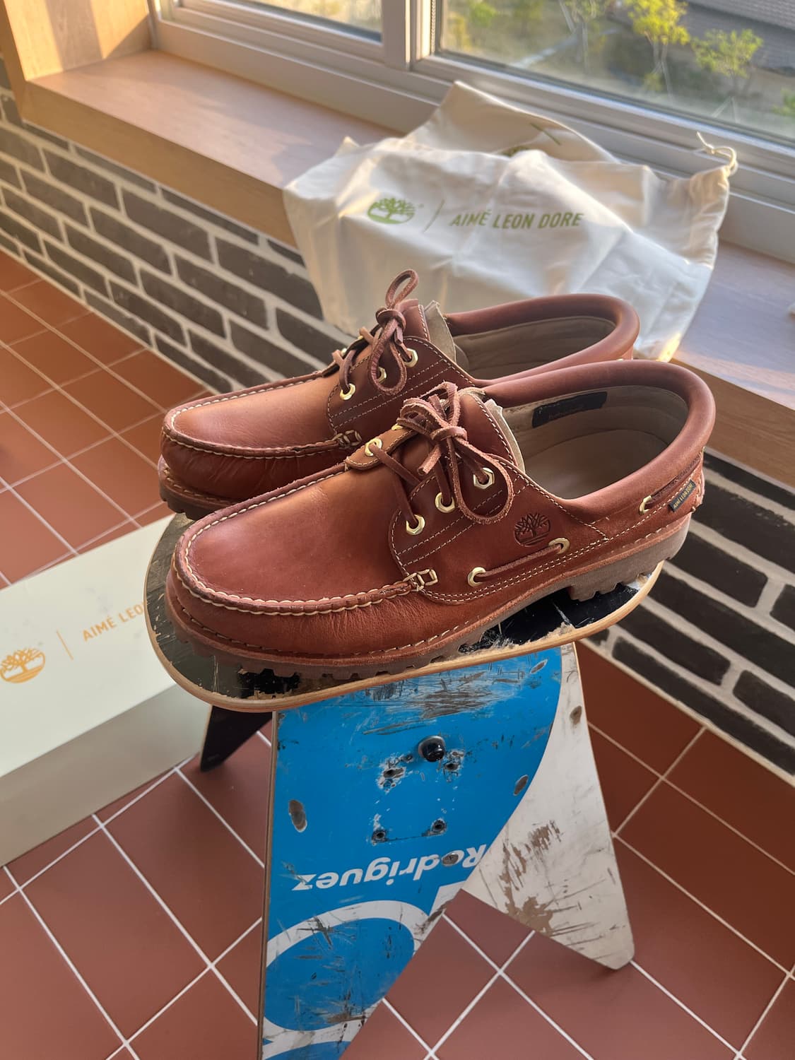 팀버랜드 x 에임레온도르 3아이 보트슈즈 미디움 브라운 상품이미지1