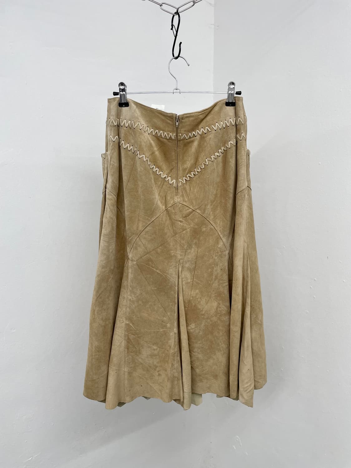 데자뷰 돈피 100% 스티치 디테일 스커트 상품이미지6