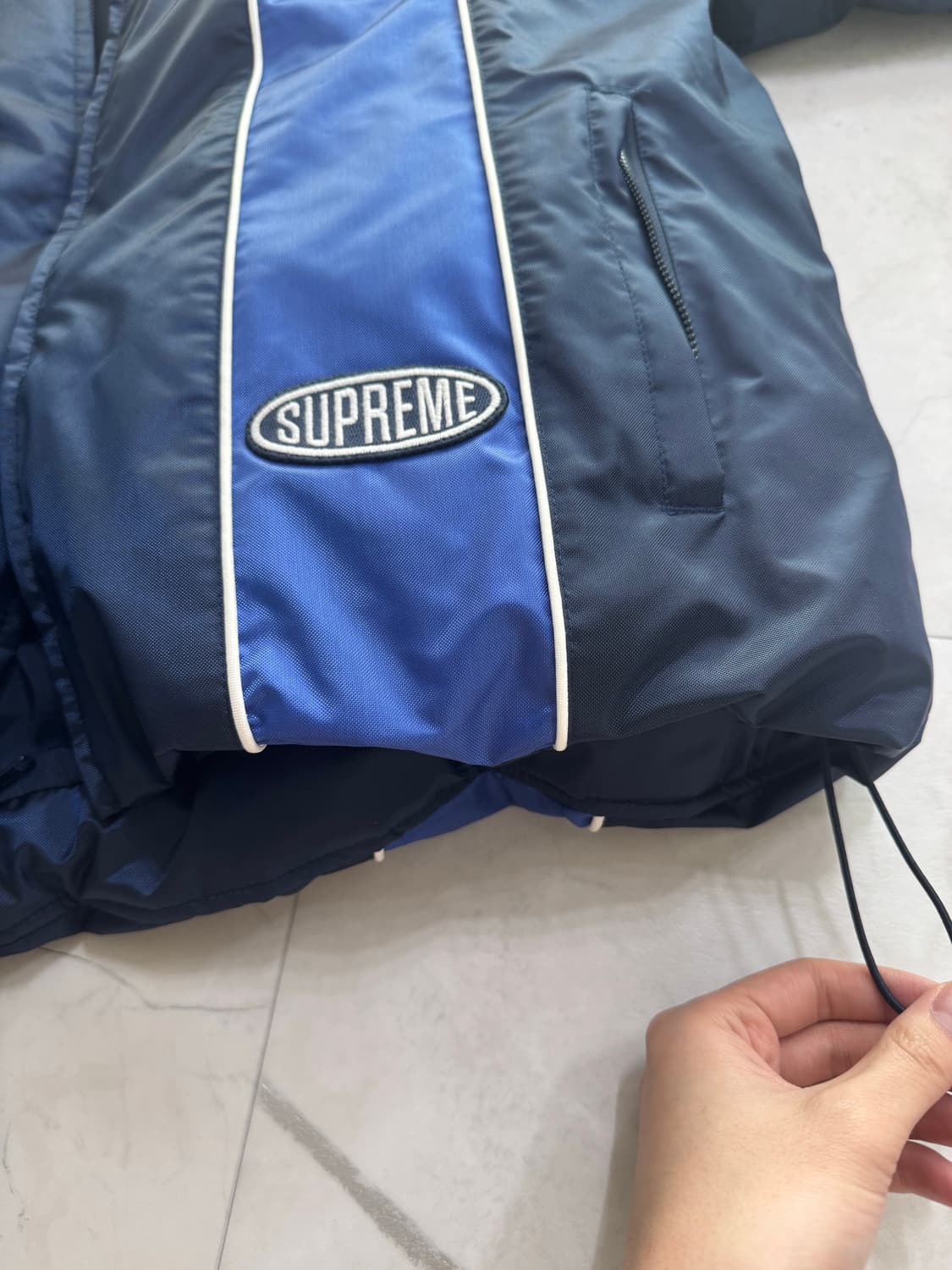슈프림 스트라이프 퍼퍼 자켓 네이비 - 23SS 상품이미지5