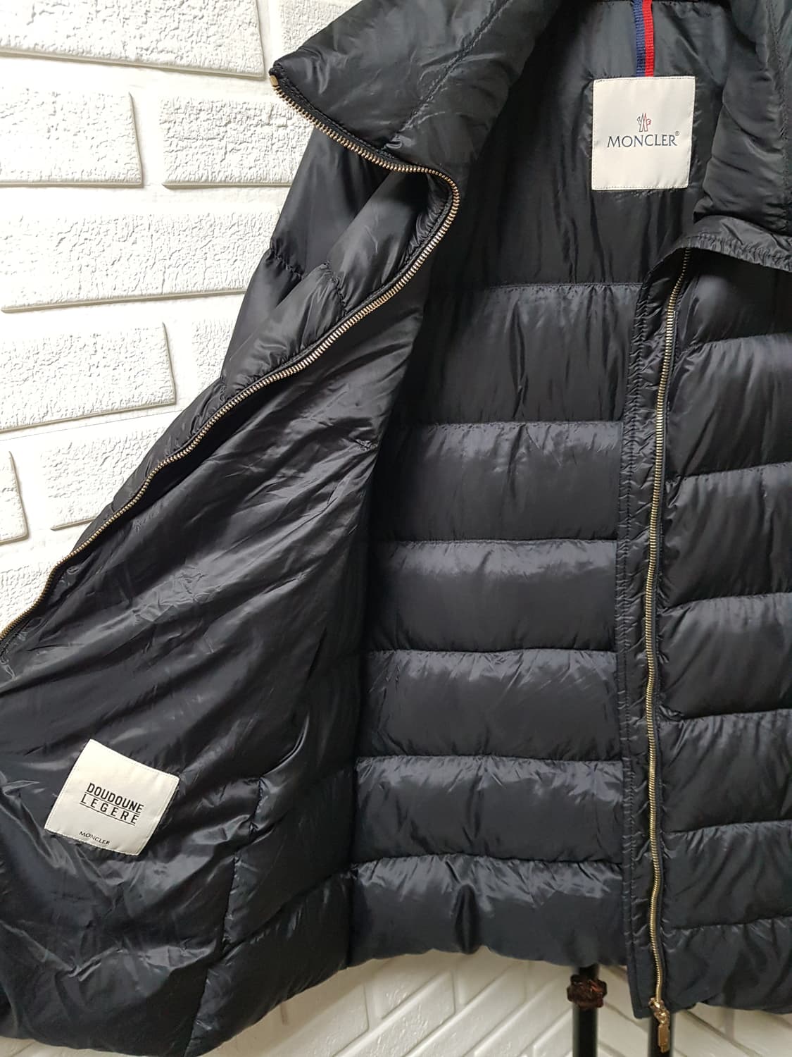 [55~66/정품] 몽클레어 토르신 여성패딩 블랙 상품이미지7