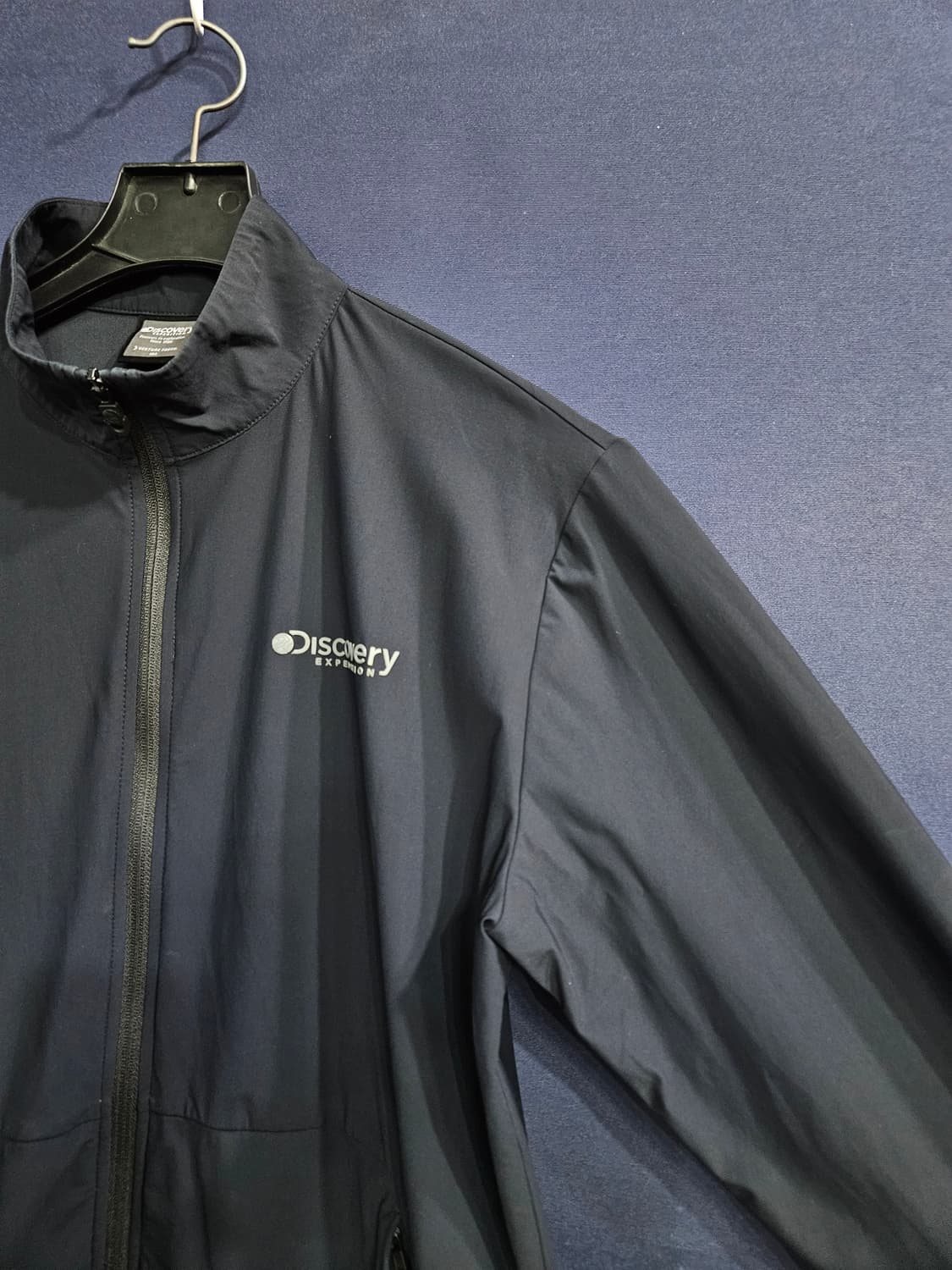 디스커버리 블랙차콜 남성 슬림핏 105 바람막이 집업자켓  상품이미지4