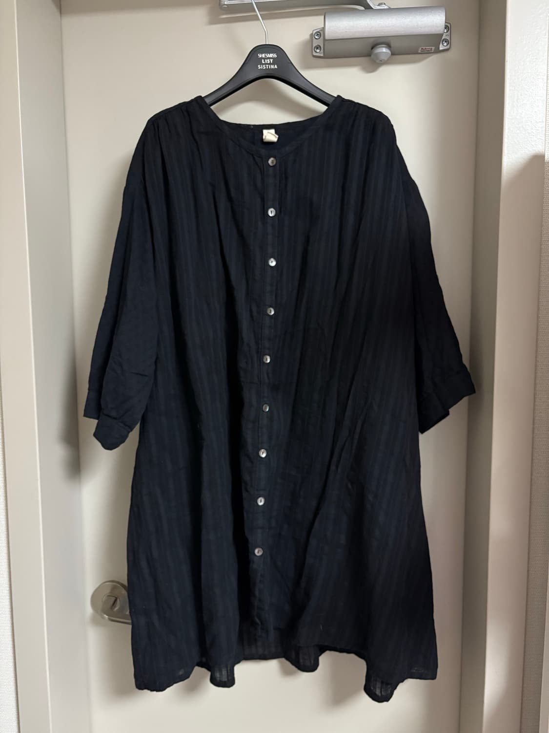 cloudnine 자개 버튼 블라우스 상품이미지2