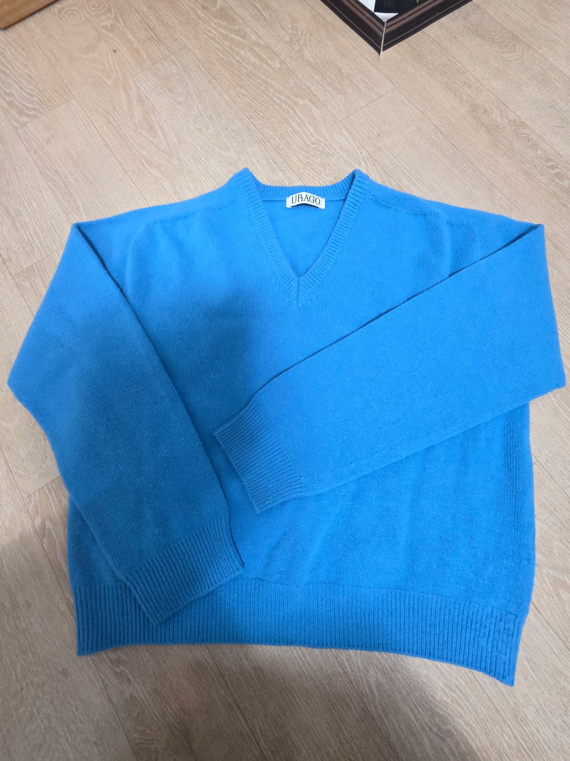 유라고 캐시미어 블렌디드 브이넥 니트 상품이미지1