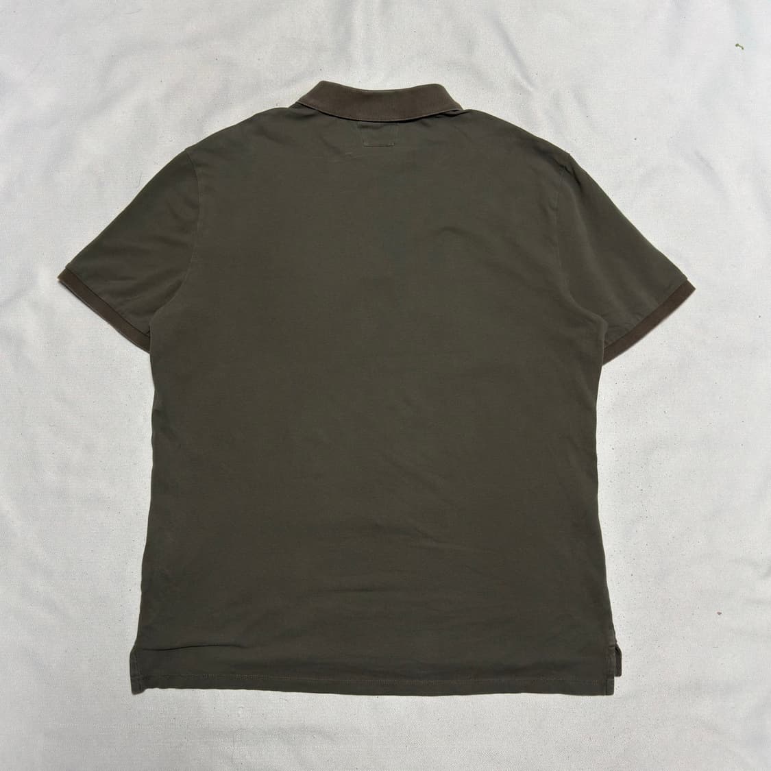 C.P. 컴퍼니 레귤러 핏 카키 카라 반팔티 상품이미지3