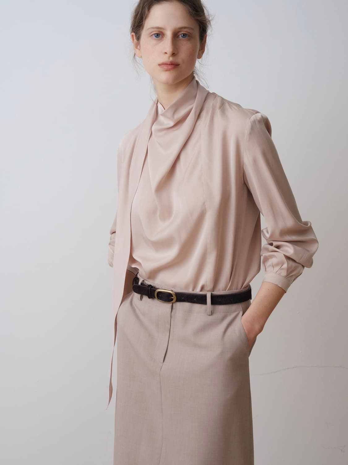 [새상품]오브베이지 vine drape tie blouse 판매합니다 상품이미지2