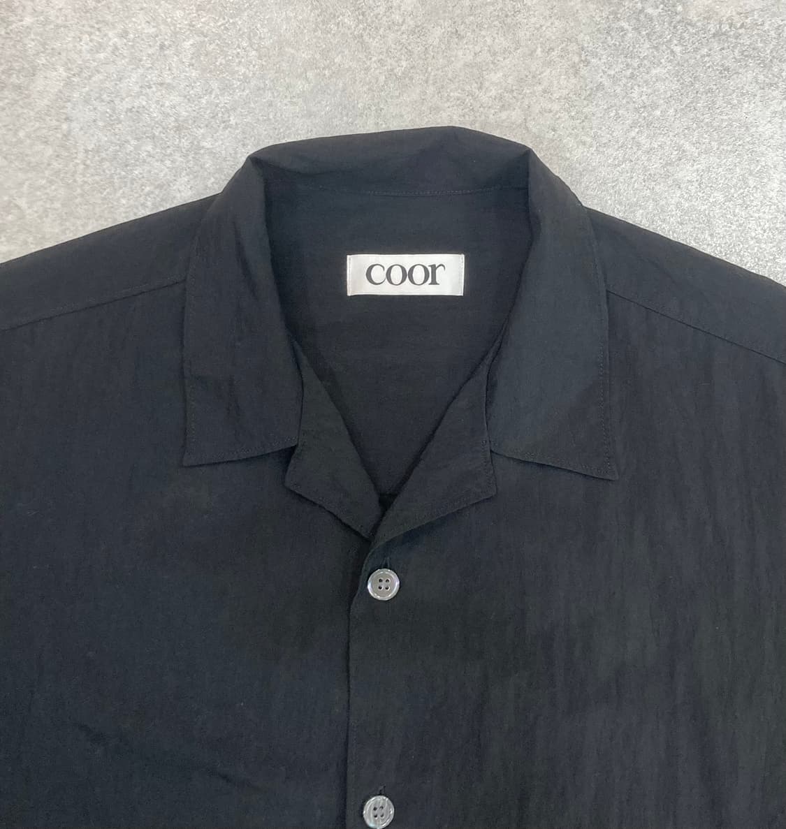Coor 쿠어  내추럴 링클  오픈 카라 셔츠  블랙 상품이미지5