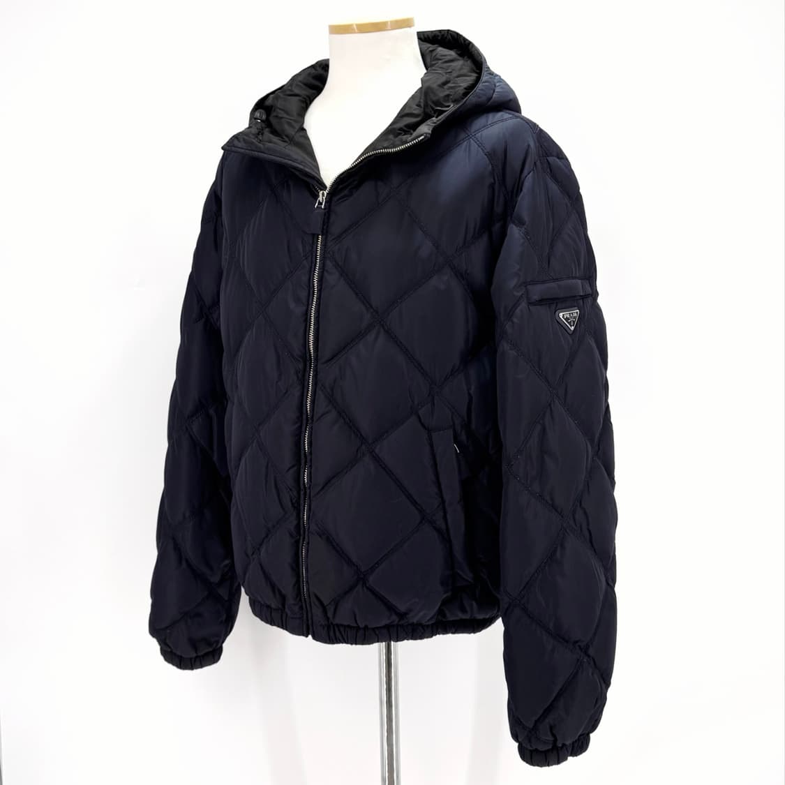 [50사이즈] 프라다 퀼팅 패딩 자켓 네이비 (SGN460) 상품이미지3