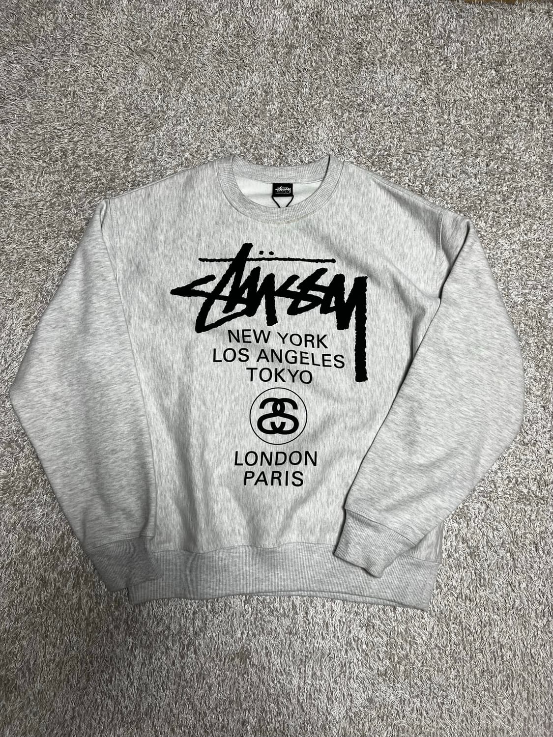 스투시 월드투어 맨투맨 상품이미지1