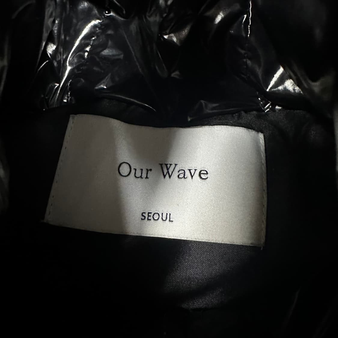 ✨ (바배) our wave 아워웨이브 글로시 크롭 후드 웰론 숏 패딩  상품이미지3