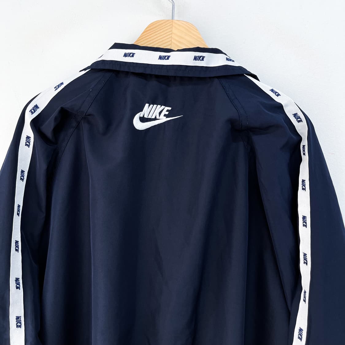 나이키 90s 스우시 사이드 스펠아웃 네이비 우븐자켓 상품이미지7