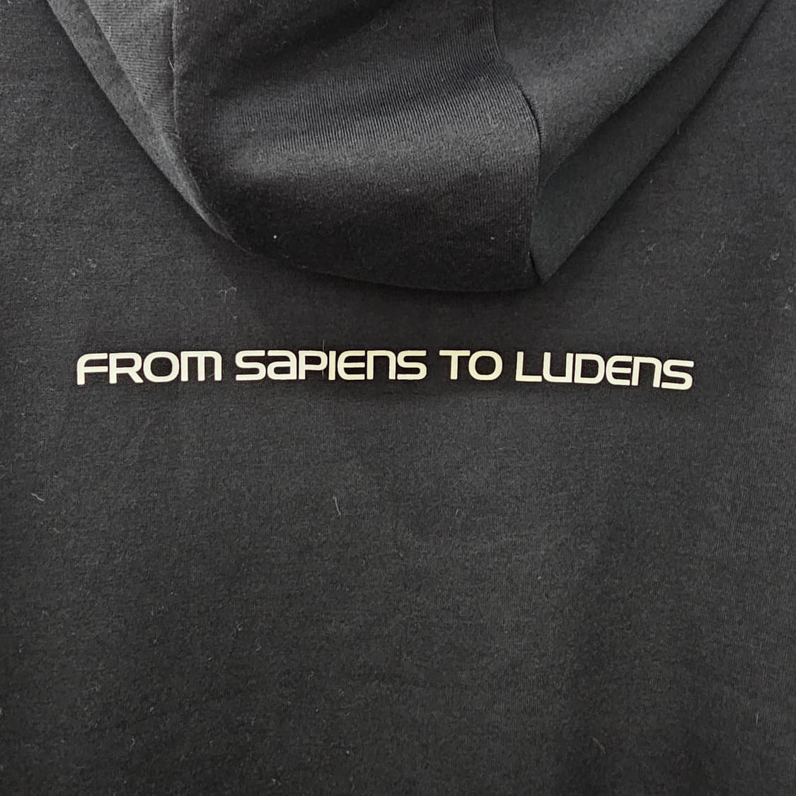 [GU × KOJIMA PRODUCTIONS] 루덴스 로고 후드티 상품이미지9