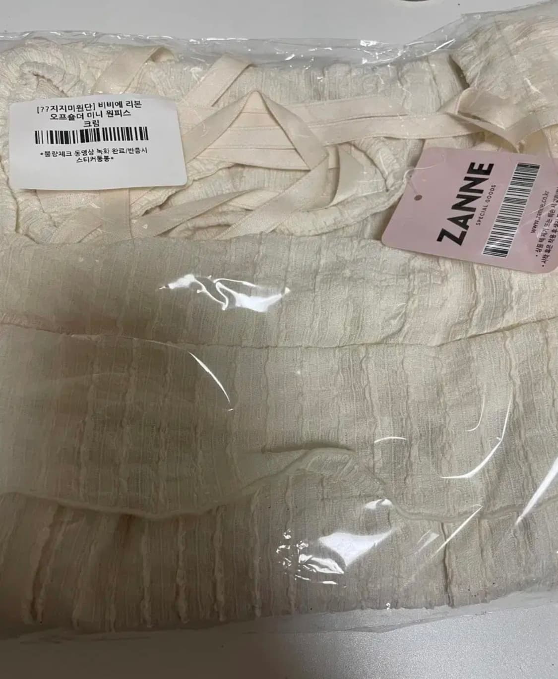 (새상품) 오프숄더 미니 원피스 크림 FREE 상품이미지4