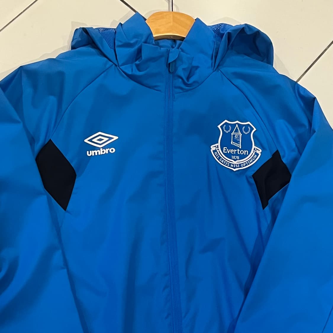 엄브로 에버튼FC 올드 바람막이 상품이미지2