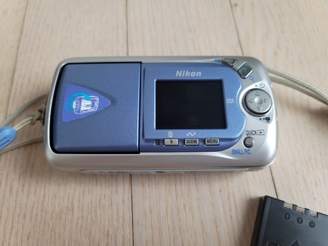 니콘 쿨픽스 2500 황조지 디카 y2k 빈티지 올드 레트로 디지털카메라 상품이미지3