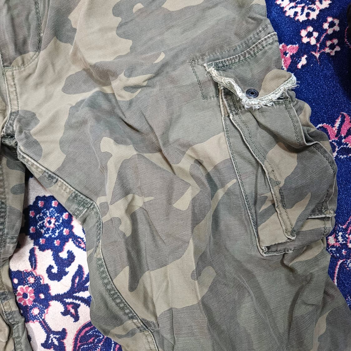 3.Q.R JEANS 카모플라쥬 피스 로고 자수 카고팬츠  상품이미지6