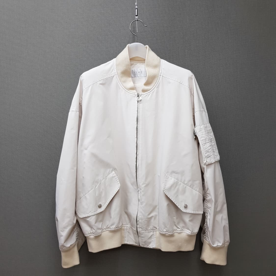 한섬 타임 그래픽 백프린팅  점퍼 F사이즈 상품이미지1