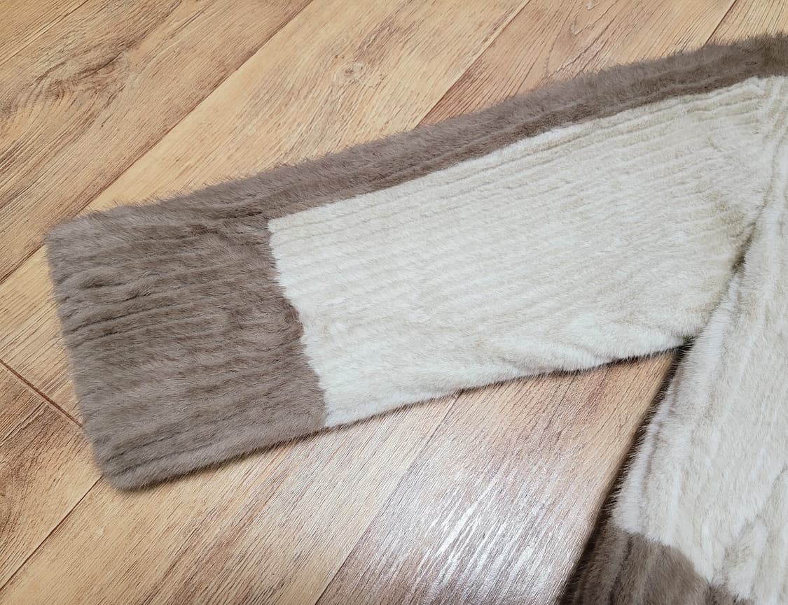 더아이잗(THE IZZAT) 리버시블 페이크퍼 무스탕 55-66 새상품 상품이미지7