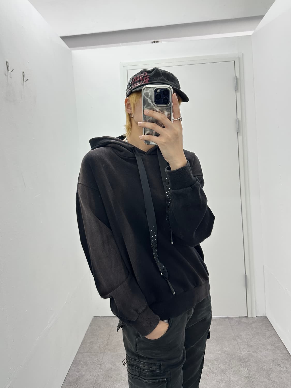 Fade black crop hoodie cubic stud 상품이미지2
