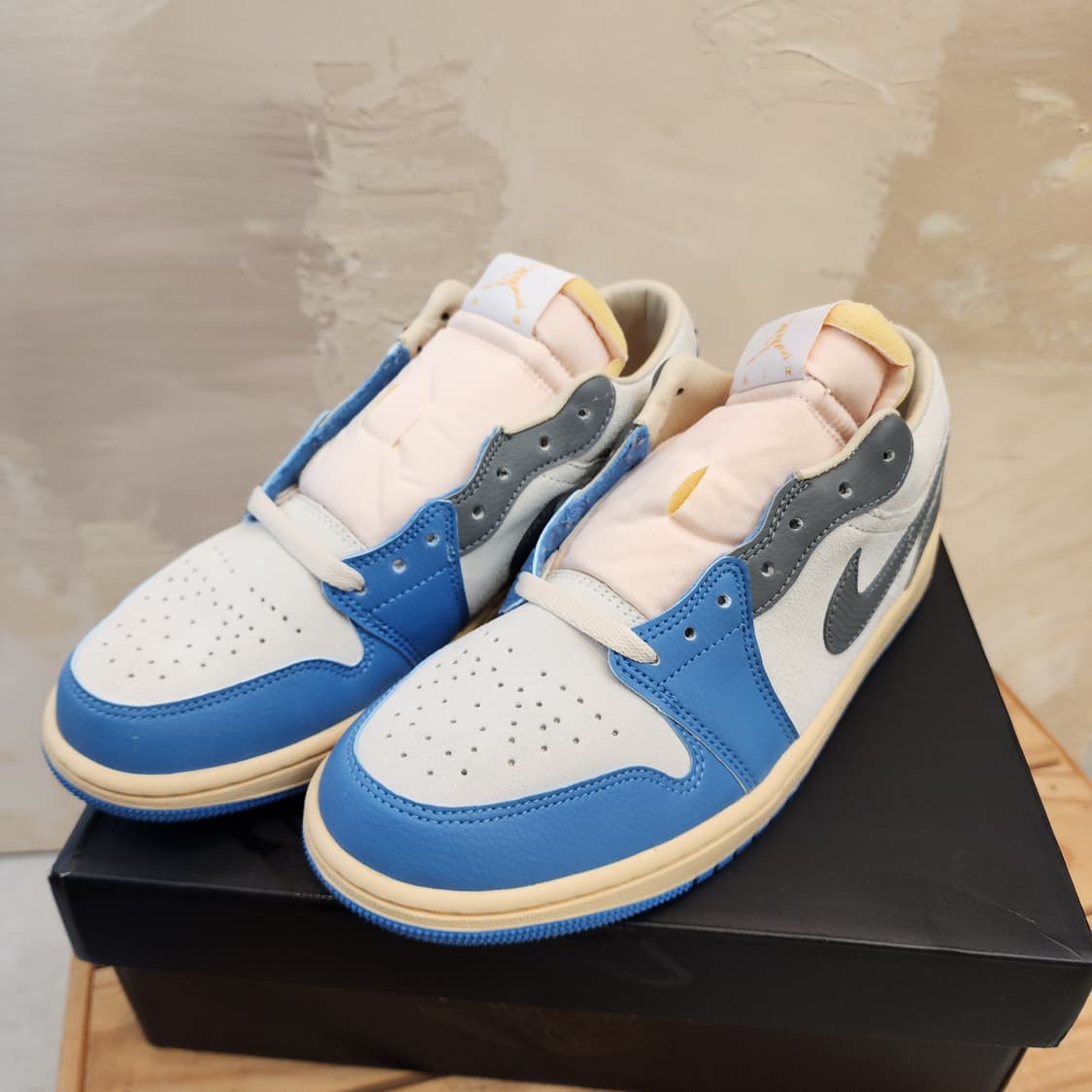 나이키 조던 1로우 SE 새상품 매장판 8.5 상품이미지1