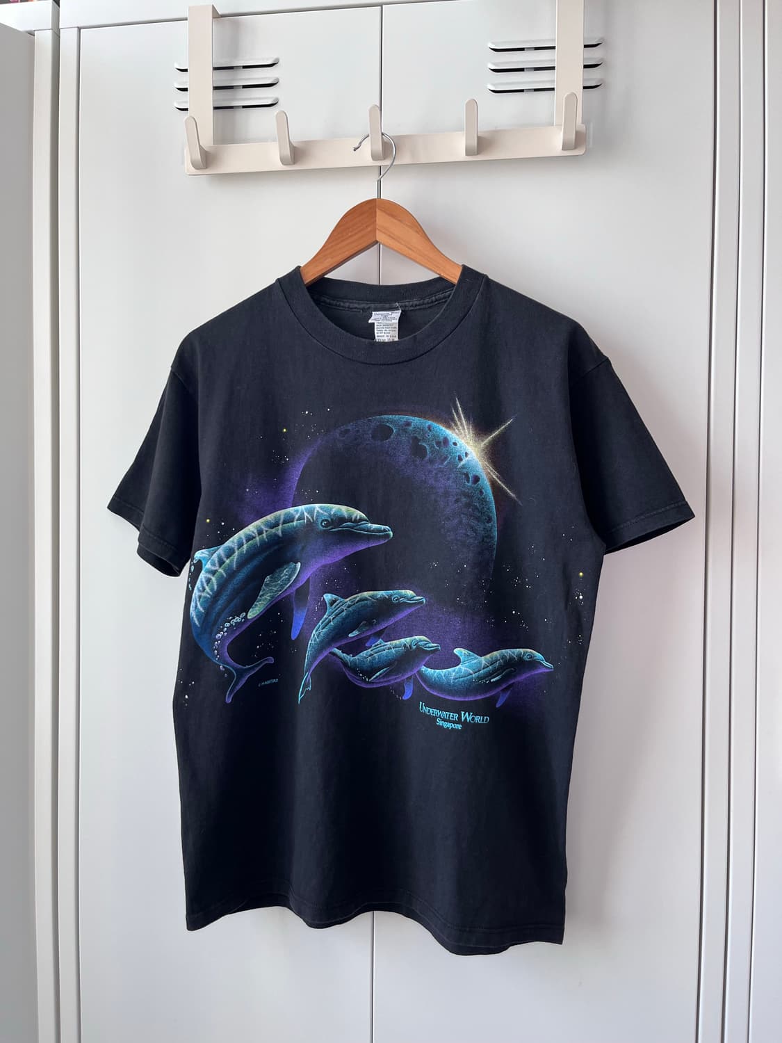 Underwater world 돌고래 우주 행성 반팔 티셔츠 상품이미지4