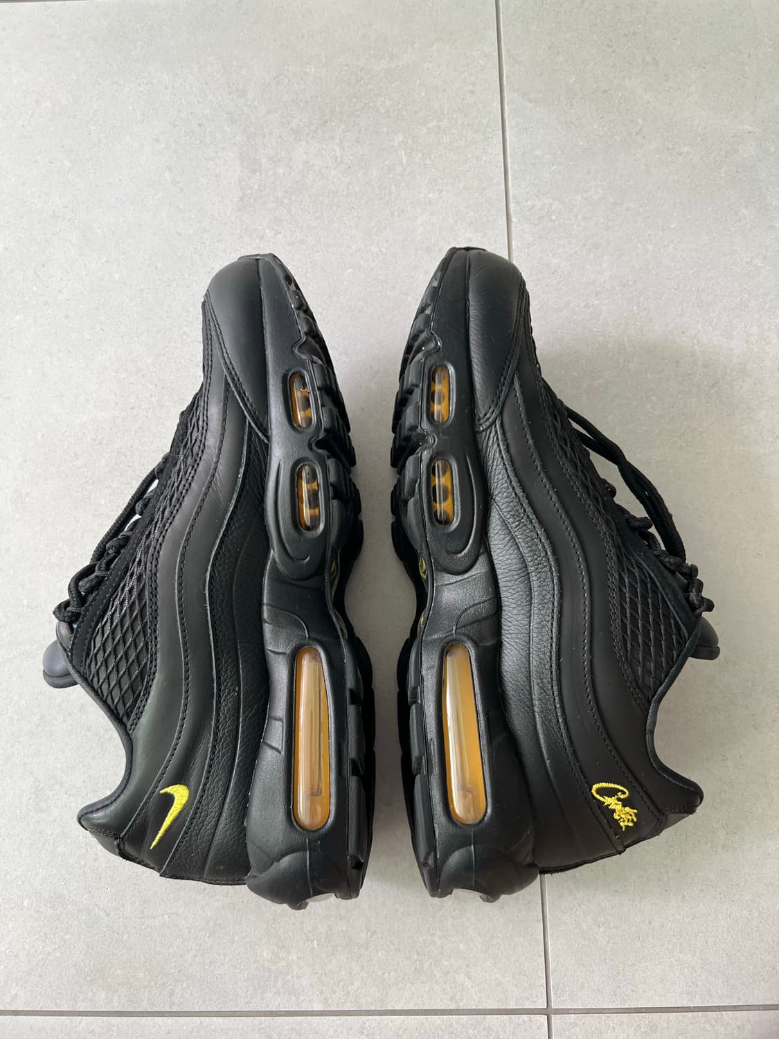 나이키 x 코르테이즈 에어맥스 95 블랙 앤 투어 옐로우 285 상품이미지3